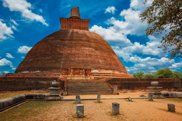 depositphotos_343687622-stock-photo-jetavaranama-dagoba-buddhist-stupa-anuradhapura